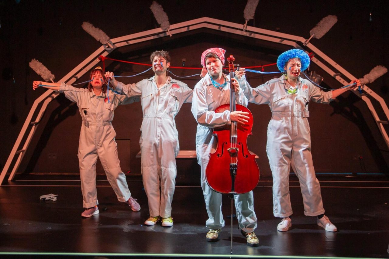 Szene aus der Kindertheaterproduktion „Rotz und Wasser“